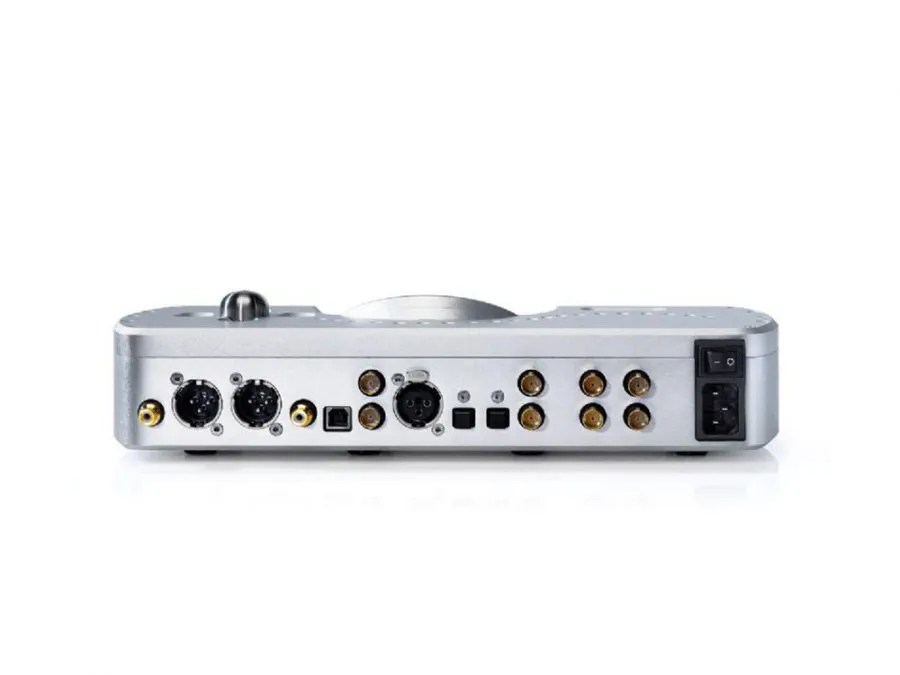 Rear of the silver Chord DAVE: four BNC coax inputs, two AES XLR, optical, USB Type B, RCA and XLR analogue outputs, mains switch and IEC inlet